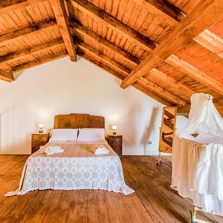 Villa With Pool And Panoramic Surroundings *