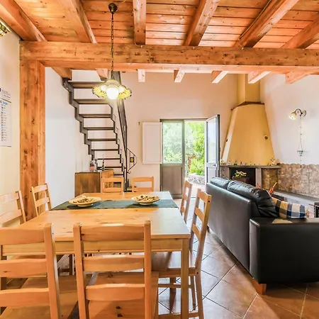 Villa With Pool And Panoramic Surroundings Mascali