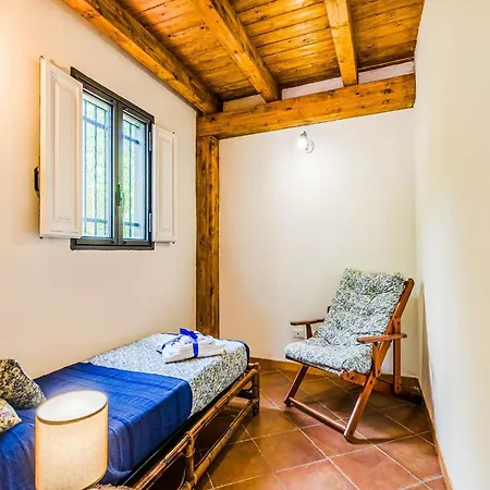 With Pool And Panoramic Surroundings マスカリ