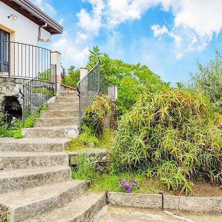 With Pool And Panoramic Surroundings マスカリ