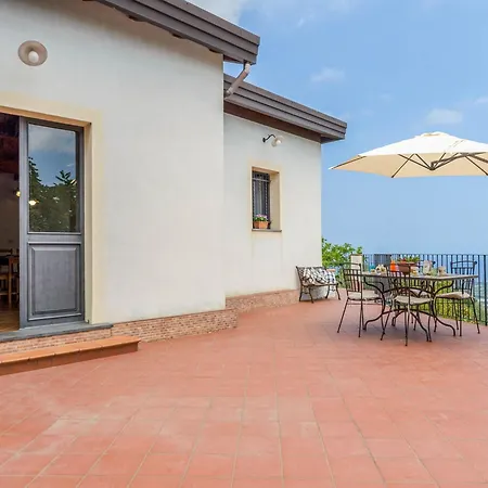 With Pool And Panoramic Surroundings ヴィラ *