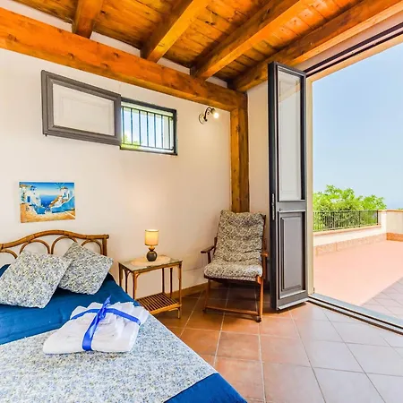 With Pool And Panoramic Surroundings ヴィラ *