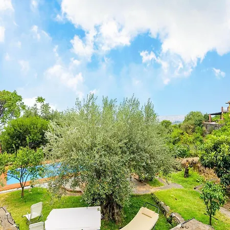 With Pool And Panoramic Surroundings マスカリ