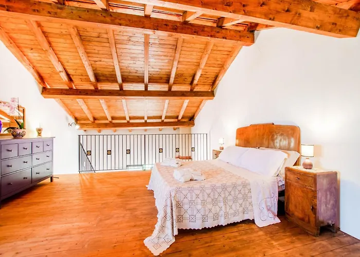 Villa With Pool And Panoramic Surroundings