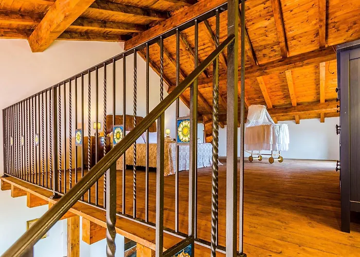 Villa With Pool And Panoramic Surroundings