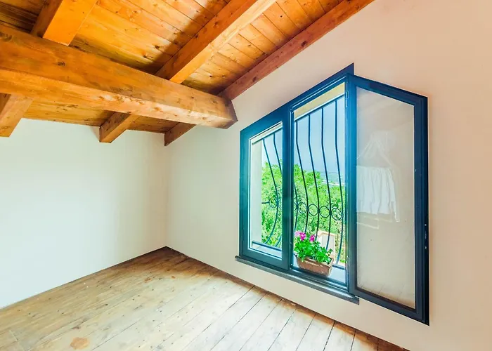 With Pool And Panoramic Surroundings Mascali