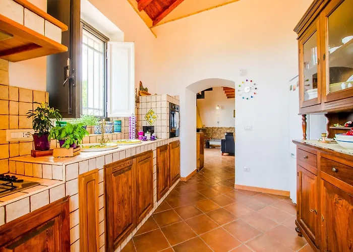 Villa With Pool And Panoramic Surroundings